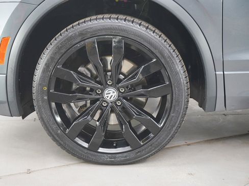 Used 2020 Volkswagen Tiguan SE R-Line image 25