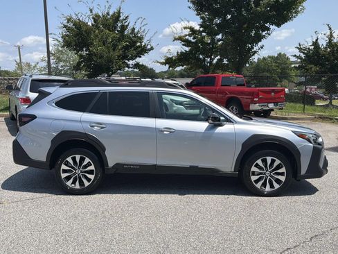 Used 2024 Subaru Outback Limited XT AWD/4WD image 9