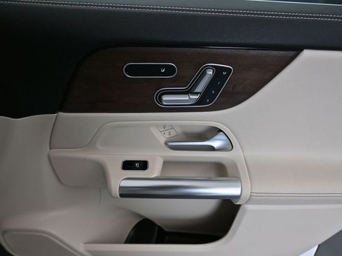 Used 2021 Mercedes-Benz GLA 250 4MATIC image 40