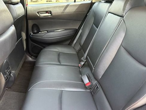 Used 2023 Toyota Corolla Cross XLE w/ Convenience Package FWD image 28