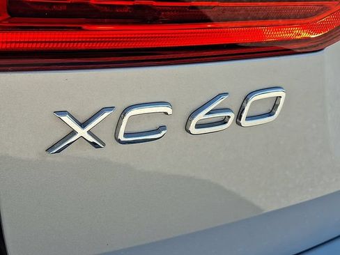 Certified 2023 Volvo XC60 B5 Core w/ Climate Package AWD/4WD image 32