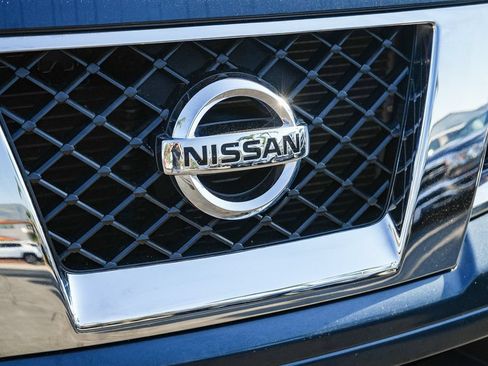 Used 2015 Nissan Frontier SV RWD image 9