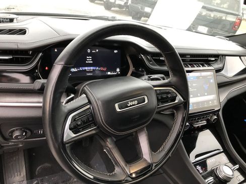 Used 2022 Jeep Grand Cherokee Overland w/ Adv Protech Group III image 14