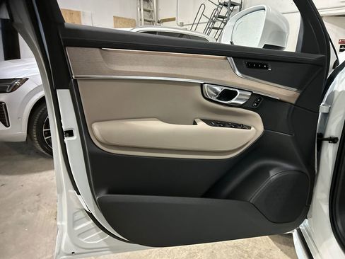 New 2026 Volvo XC90 B5 Core w/ Protection Package Premier image 9