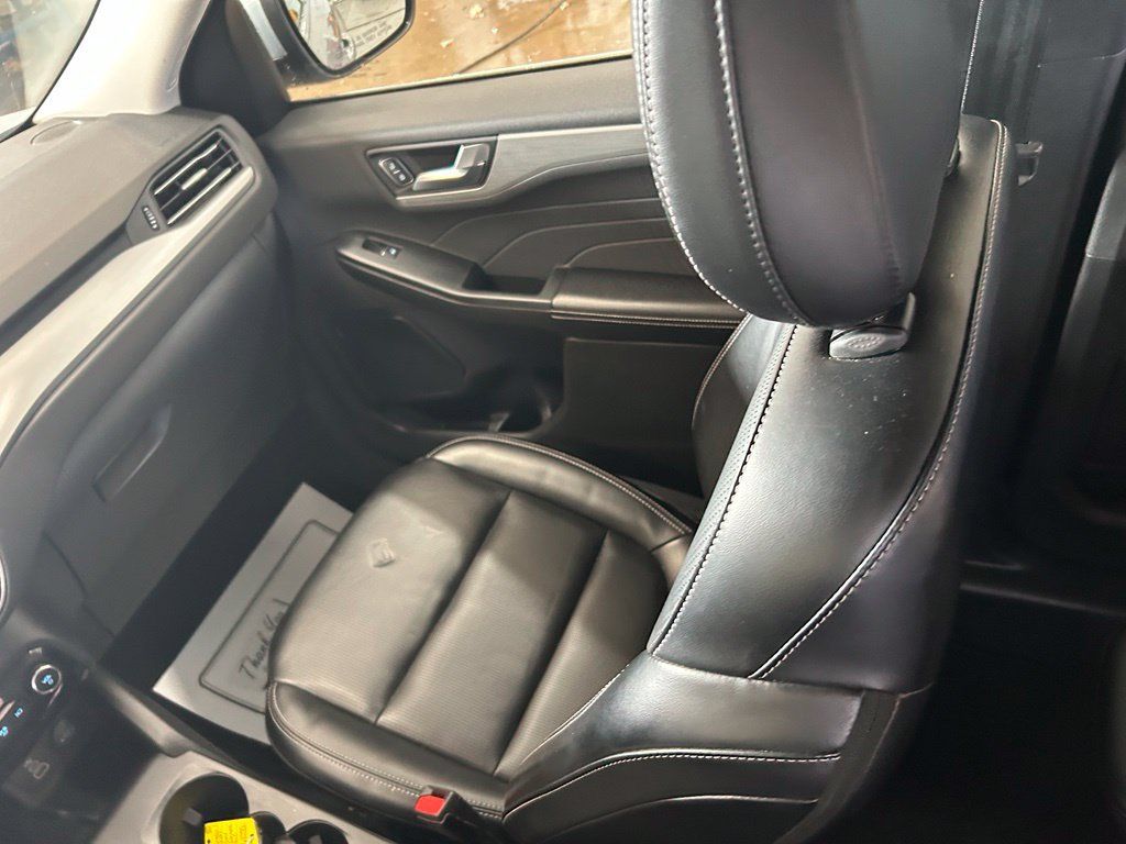 Used 2024 Ford Escape Platinum AWD/4WD image 26