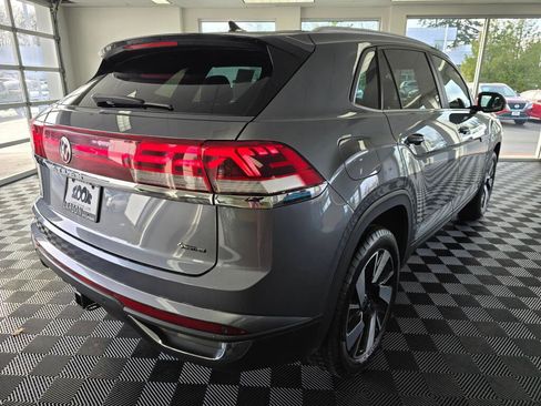 Used 2024 Volkswagen Atlas Cross Sport SE image 4