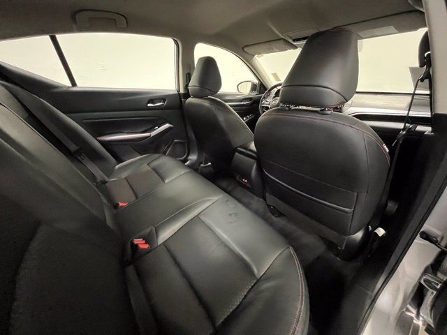 Used 2024 Nissan Altima 2.5 SR FWD image 12