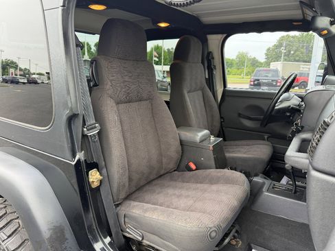 Used 2004 Jeep Wrangler Rubicon w/ Dual Top Group AWD/4WD image 24