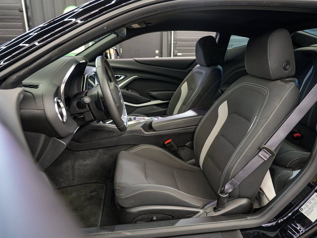 Used 2017 Chevrolet Camaro SS RWD image 10
