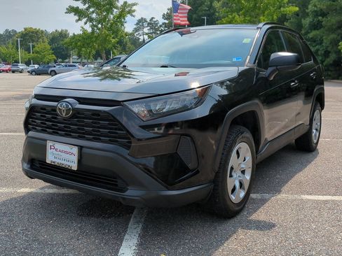 Used 2020 Toyota RAV4 LE AWD/4WD image 8