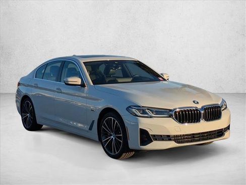 Certified 2023 BMW 530e xDrive w/ Premium Package image 3