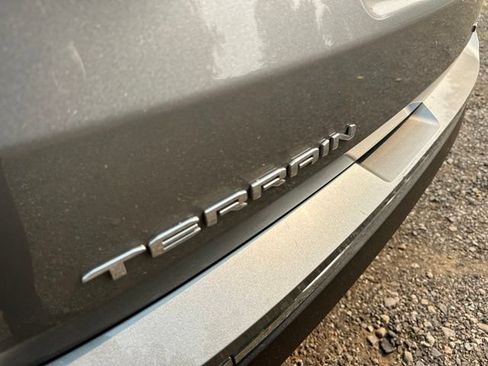 Used 2023 GMC Terrain SLT AWD/4WD image 18