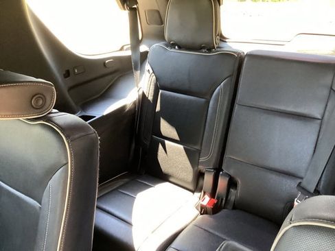 Used 2023 GMC Yukon SLT image 21