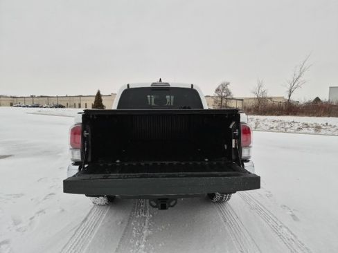 Used 2023 Toyota Tacoma TRD Off-Road image 7