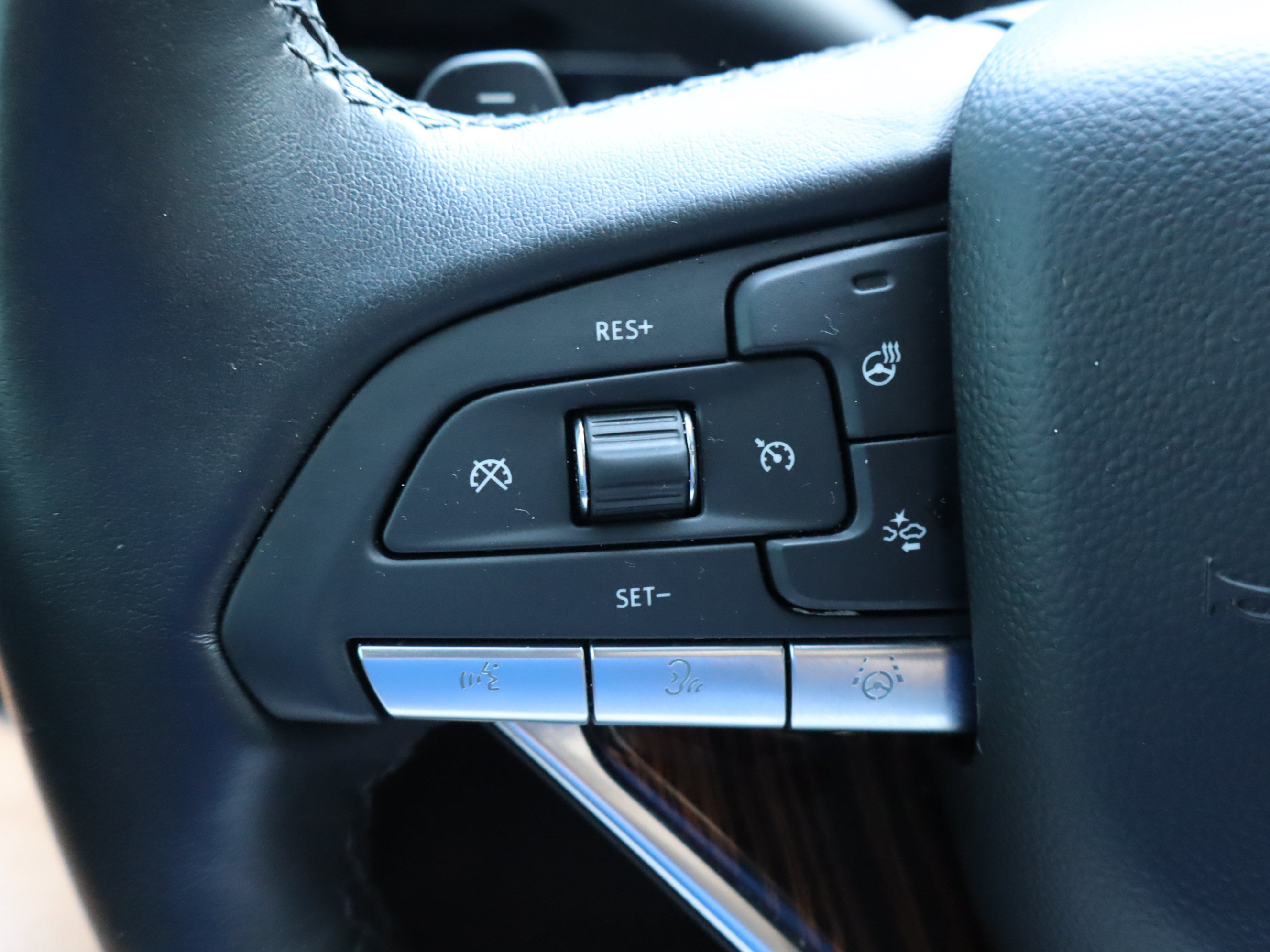 Used 2024 Cadillac Escalade ESV Premium Luxury AWD/4WD image 24