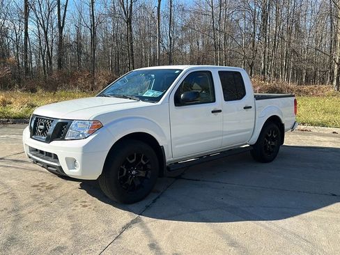 Used 2021 Nissan Frontier SV w/ Midnight Edition Floor Mats image 11