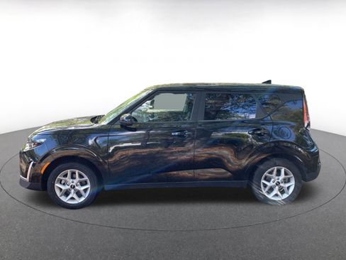 Used 2025 Kia Soul LX w/ LX Technology Package image 4