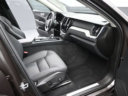 Used 2025 Volvo XC60 B5 Plus w/ Climate Package AWD/4WD image 21