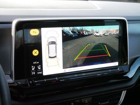 Certified 2024 Volkswagen Atlas Cross Sport SEL image 32