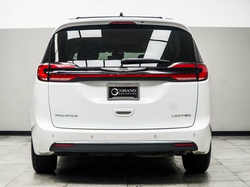 Used 2023 Chrysler Pacifica Limited image 11