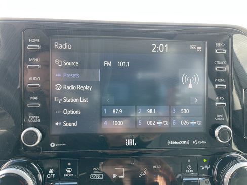 Used 2021 Toyota Highlander Limited AWD/4WD image 18