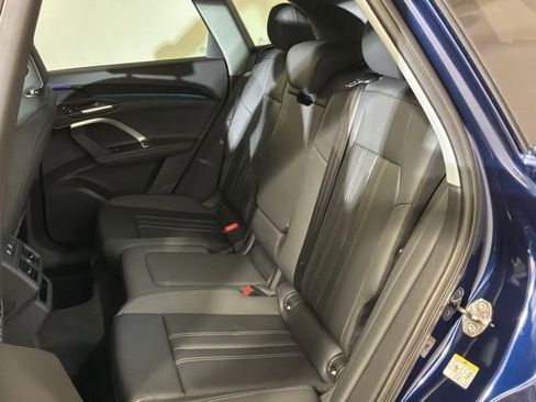Used 2025 Audi Q5 Premium w/ Convenience Package image 18