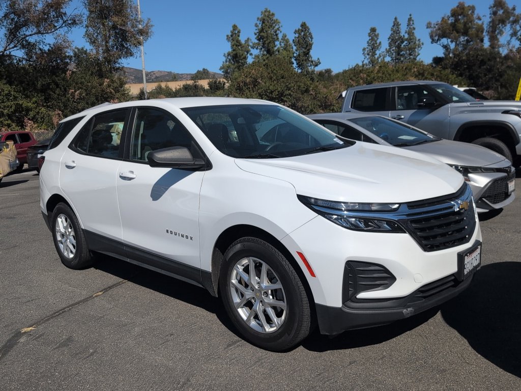 Used 2022 Chevrolet Equinox LS FWD image 2