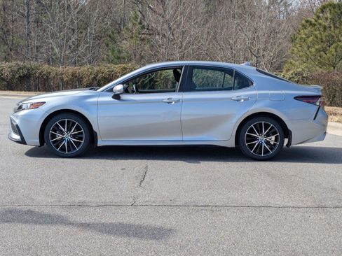 Used 2024 Toyota Camry SE w/ Convenience Package image 9