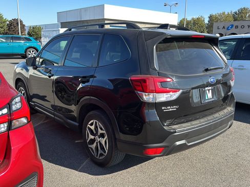Used 2021 Subaru Forester Premium AWD/4WD image 3