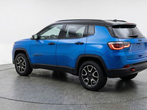 Used 2025 Jeep Compass Trailhawk image 6