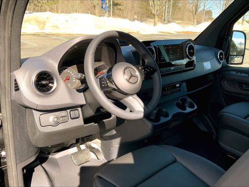 New 2025 Mercedes-Benz Sprinter 2500 image 9