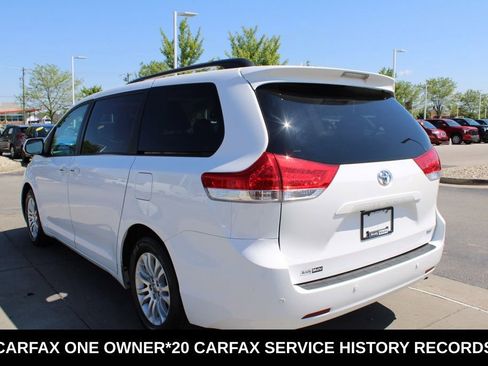Used 2014 Toyota Sienna XLE w/ XLE Premium Package FWD image 5