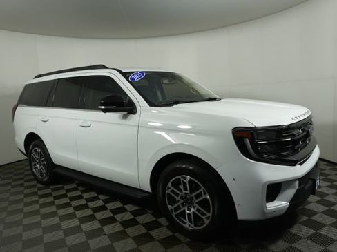 Certified 2025 Ford Expedition Active image 1