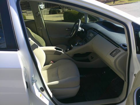 Used 2015 Toyota Prius Two image 47