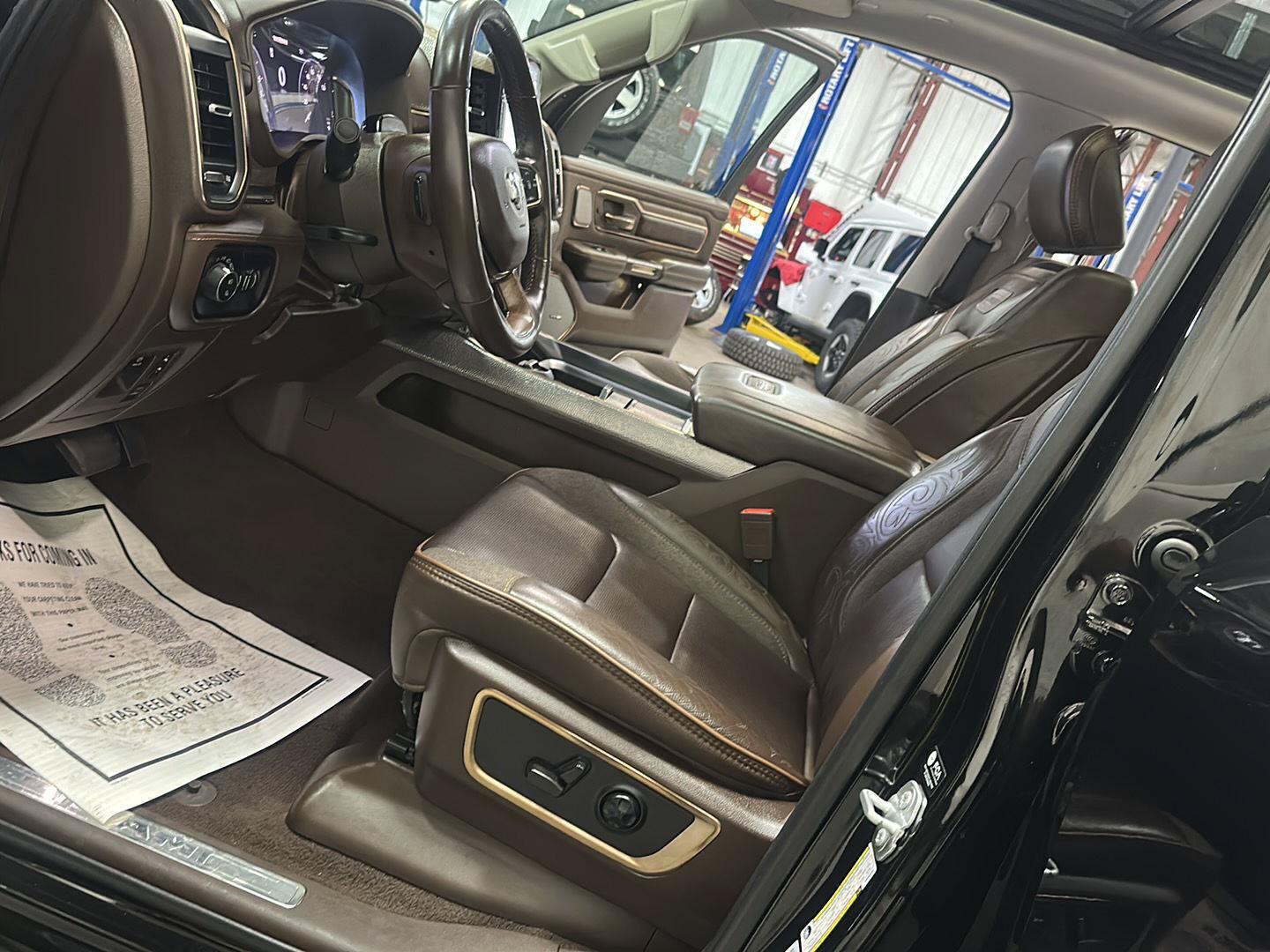 Used 2025 RAM 1500 Limited AWD/4WD image 17