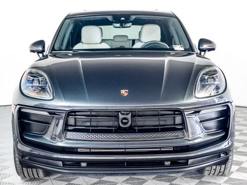 Certified 2025 Porsche Macan image 7