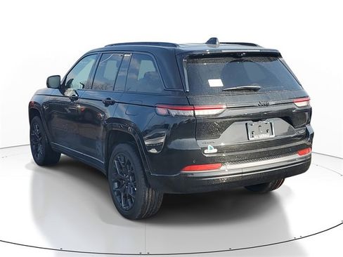 New 2026 Jeep Grand Cherokee Summit image 3