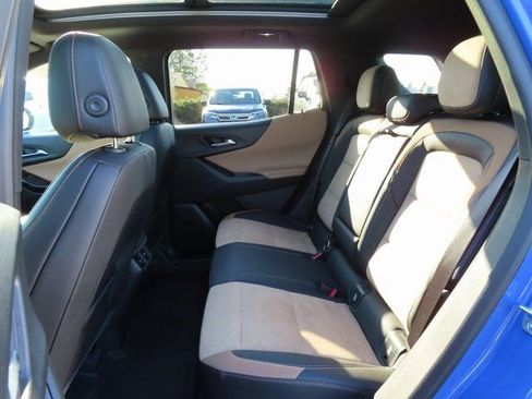 Used 2025 Chevrolet Equinox ACTIV w/ Safety and Technology Package image 31