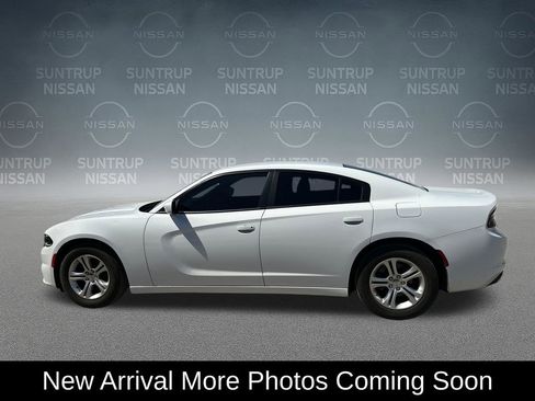 Used 2017 Dodge Charger SE image 2