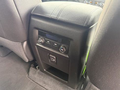 Used 2023 Chevrolet Traverse LT image 21