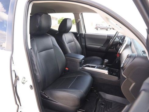 Used 2021 Toyota Tacoma SR5 AWD/4WD image 25