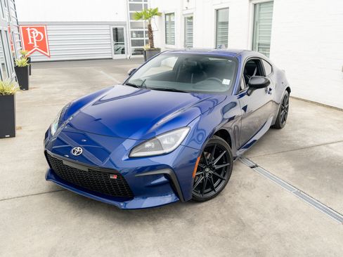 Used 2023 Toyota GR86 Premium w/ ALL Weather Mat Package (TMS) RWD image 3