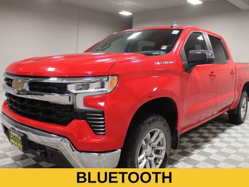 Used 2022 Chevrolet Silverado 1500 LT AWD/4WD image 4