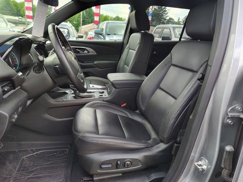 Used 2023 Chevrolet Traverse LT w/ LPO, Floor Liner Package AWD/4WD image 9