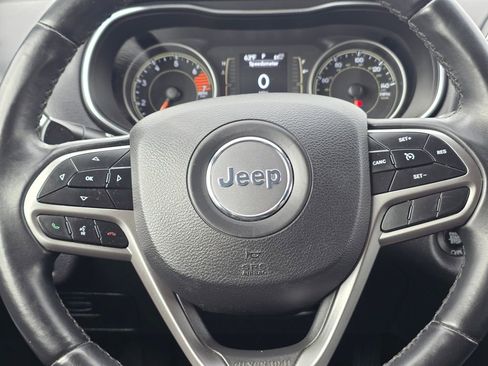 Used 2019 Jeep Cherokee Latitude Plus image 16