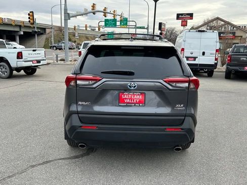 Used 2023 Toyota RAV4 XLE Premium image 7