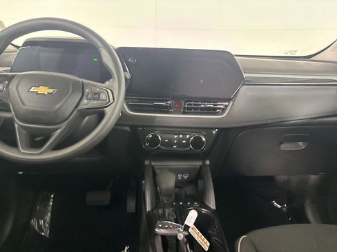 Used 2025 Chevrolet TrailBlazer LT AWD/4WD image 21
