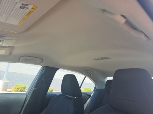 Used 2021 Toyota Corolla LE FWD image 33