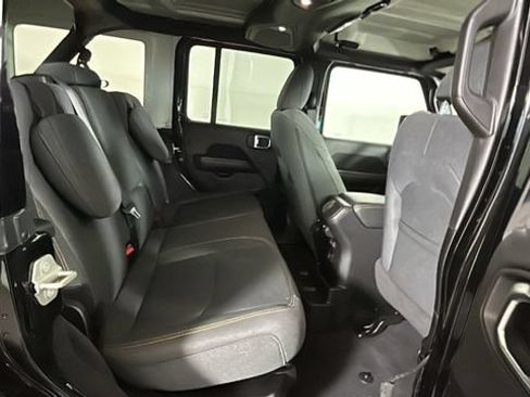 Used 2024 Jeep Wrangler Unlimited Sahara AWD/4WD image 27