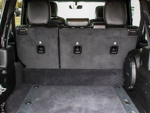 Used 2023 Jeep Wrangler Unlimited Sahara image 44